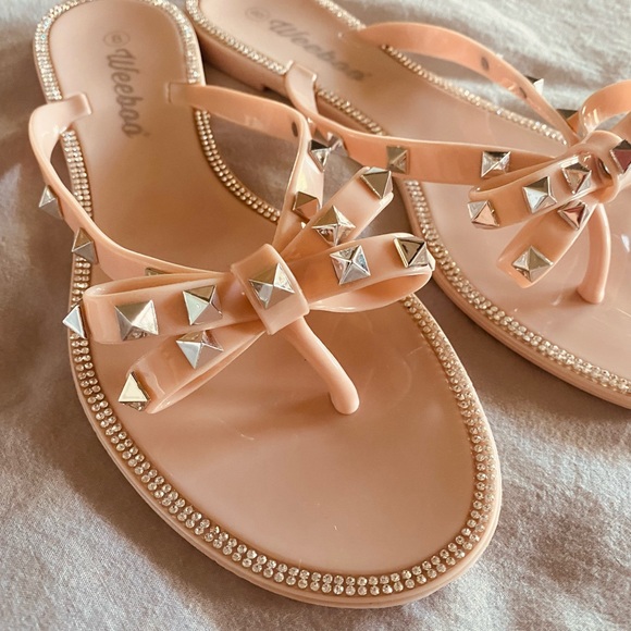 Beautiful sandals that make a SPARKLY STATEMENT! - Picture 2 of 4